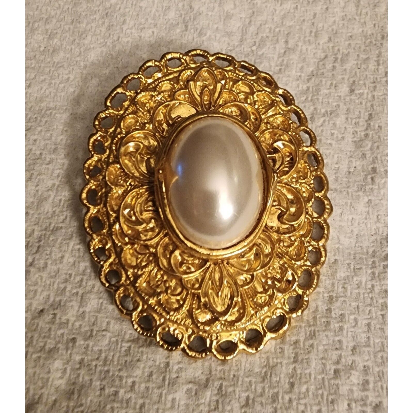 Vintage Cabstyle Faux Pearl Oval Goldtone & Filigree Brooch Pin Kais Signed Vguc